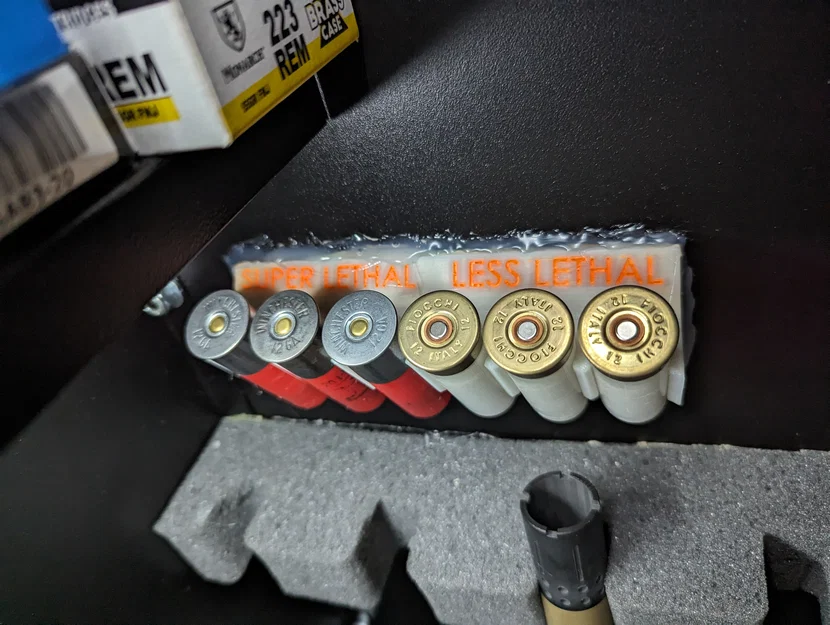 Giá treo tường giữ vỏ đạn shotgun 12 gauge (12ga) - Image 1