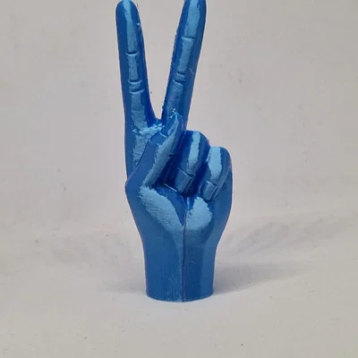 Mô hình 3D bàn tay giơ ký hiệu hòa bình (Peace hand gesture)