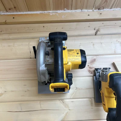 Giá treo máy cưa đĩa Dewalt DCS391 - Giải pháp lưu trữ 3D thông minh