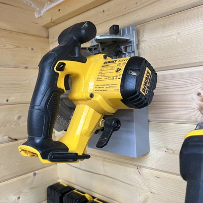 Giá treo máy cưa đĩa Dewalt DCS391 - Giải pháp lưu trữ 3D thông minh