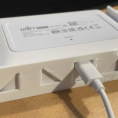 Giá treo switch Ubiquiti Flex Mini (USW-Flex-Mini) gắn tường/dưới kệ