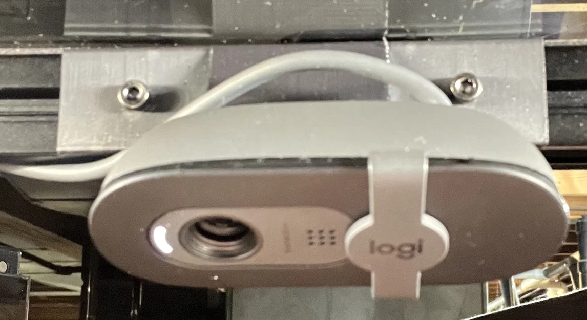 Bát gắn Logitech Brio 101 lên thanh nhôm định hình 2020 - Image 1