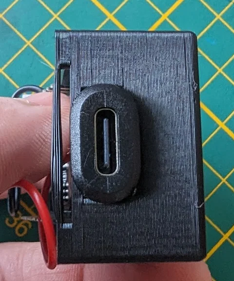 Vỏ ESP32 CAM chừa chỗ đầu nối USB-C (không cần ốc) - Image 3
