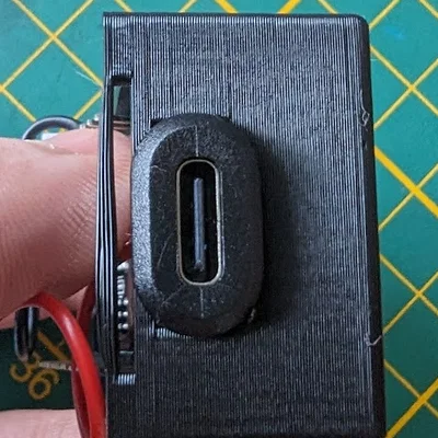 Vỏ ESP32 CAM chừa chỗ đầu nối USB-C (không cần ốc)