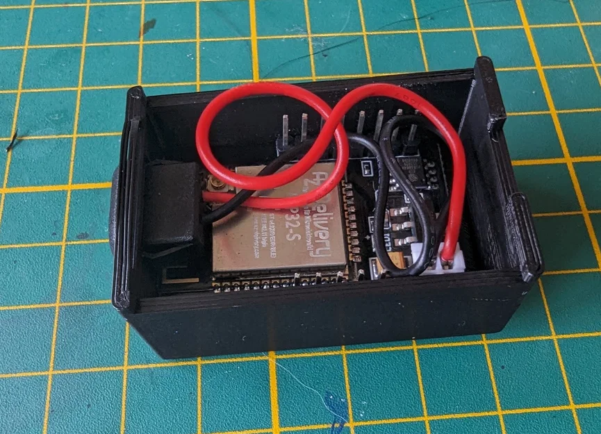 Vỏ ESP32 CAM chừa chỗ đầu nối USB-C (không cần ốc) - Image 4
