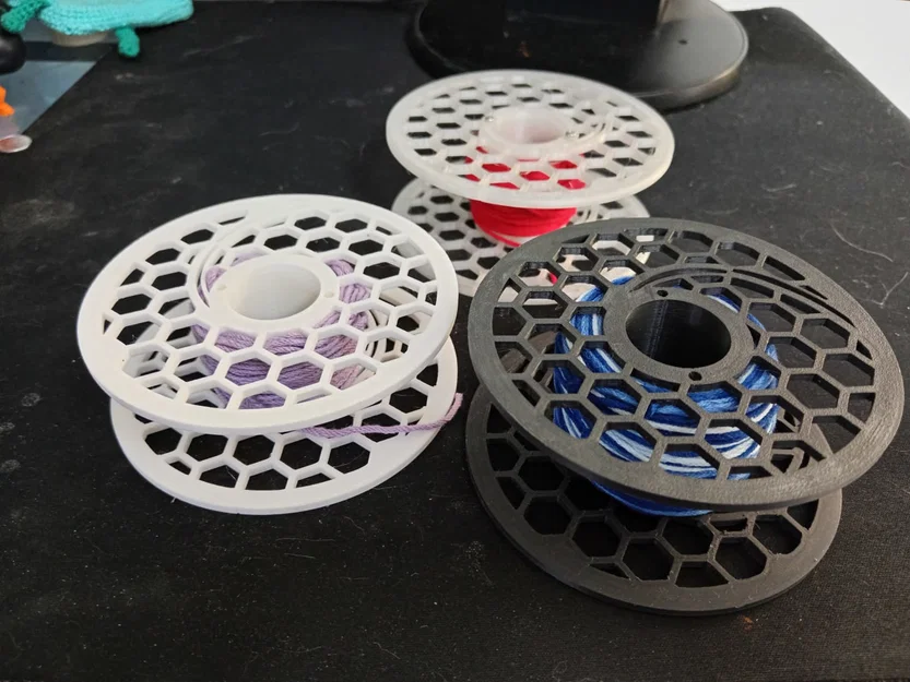 Cuộn chỉ mini (Yarn Spool) - Phụ kiện đan móc in 3D tiện lợi - Image 1