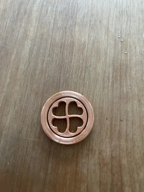 Đồng xu xoay hình cỏ bốn lá may mắn - Lucky Four Leaf Clover Coin - Image 1