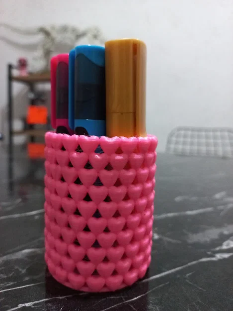 Lọ cắm bút 3D họa tiết trái tim - Decor bàn làm việc siêu xinh - Image 1