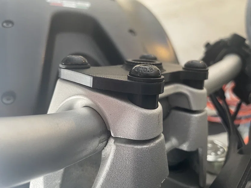 Ngàm gắn ghi-đông Ducati Monster (tương thích Quad Lock) - Image 3