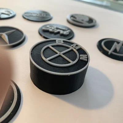 Adapter đĩa vinyl single kèm nhiều logo hãng xe thay đổi được