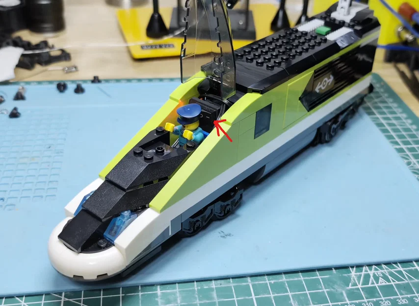 Mod Lego Train 60337: Pin 18650 sạc lại + Boost 9V (TP4056) - Image 1