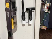 Giá treo tường máy hút bụi Shark (Shark Vacuum Wall Mount) in 3D - Image 3