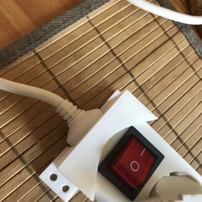 Giá đỡ ổ cắm điện (Power strip holder)