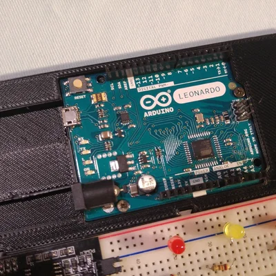 Giá đỡ Arduino và breadboard (Arduino breadboard holder)