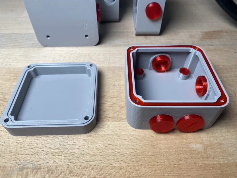 Hộp junction box 4 ngõ vào kèm gioăng (gasket) in 3D - Image 1