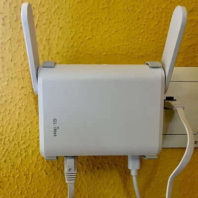 Giá treo tường router GL.iNet GL-SFT1200 (Opal)