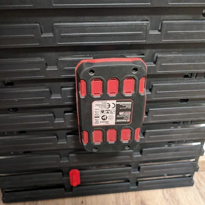 Giá treo pin Parkside 20V cho tấm bảng treo tường tiện dụng