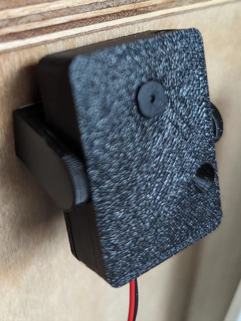 ESP32-CAM nhỏ nhất có nắp Snap-On và ngàm gắn dọc (Vertical Mount) - Image 1