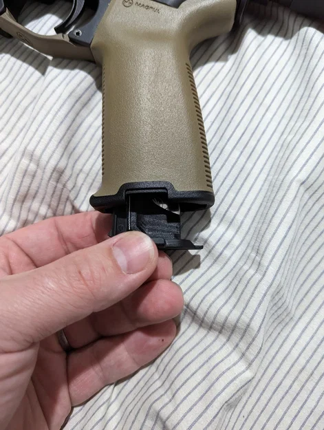 Magpul MOE Battery Storage (khay cất pin CR2032 cho tay cầm AR15) - Image 5