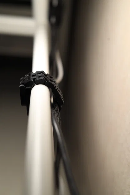 Cung Quản Lý Dây Cáp Linh Hoạt Gắn Nam Châm (Magnetic Flexible Cable Management Arc) - Image 4