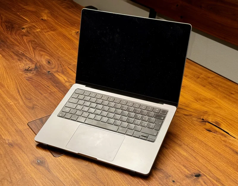 Kệ đỡ Laptop 13–15 inch – Snapfit hoặc dùng dụng cụ - Image 2