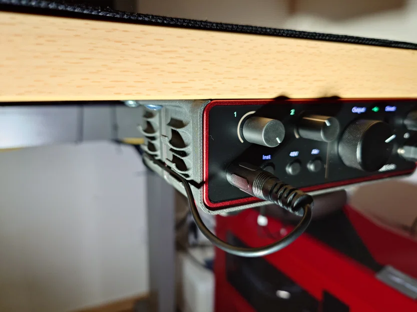 Focusrite Scarlett Solo Gen 4 - Giá treo dưới mặt bàn (Under Desk Mount) - Image 1