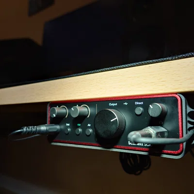 Focusrite Scarlett Solo Gen 4 - Giá treo dưới mặt bàn (Under Desk Mount)