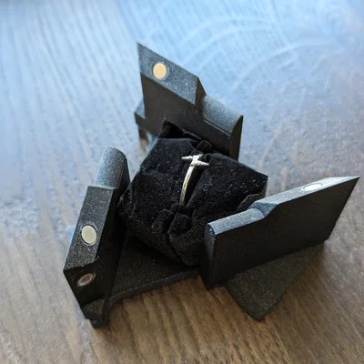 Hộp Nhẫn Kinetic (Kinetic Ring Box)