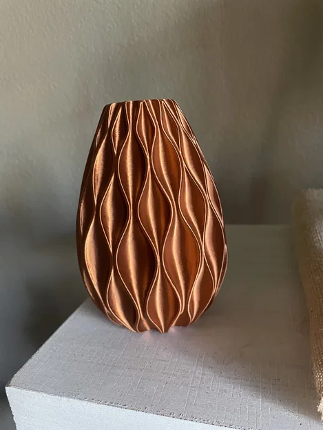 Bình hoa trang trí 3D hiện đại với họa tiết vân sóng ấn tượng - Image 1