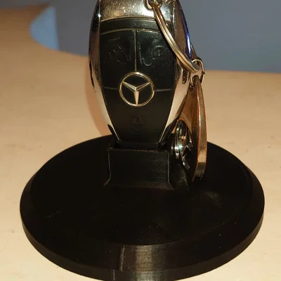 Giá đỡ chìa khóa Mercedes - Phụ kiện để bàn sang trọng và tinh tế