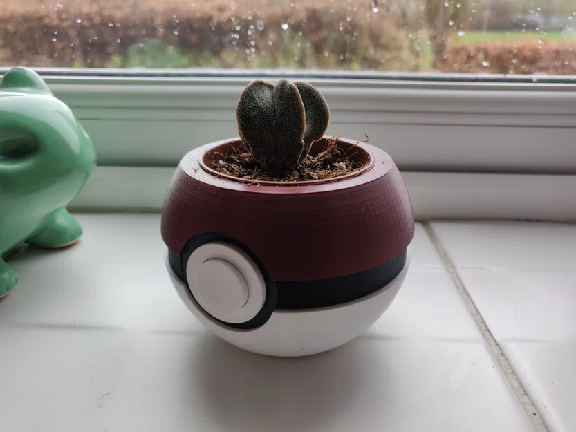 Chậu Cây Pokeball (Pokeball Plant Pot) - Image 1