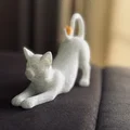 Mèo vươn mình với chim đậu trên đuôi - Thumbnail 3