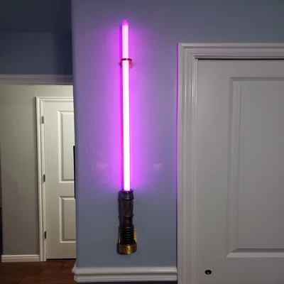 Giá treo tường lightsaber Savi's Workshop