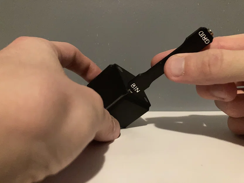 Dụng cụ định hướng nam châm Gridfinity hỗ trợ lắp đặt chính xác - Image 1