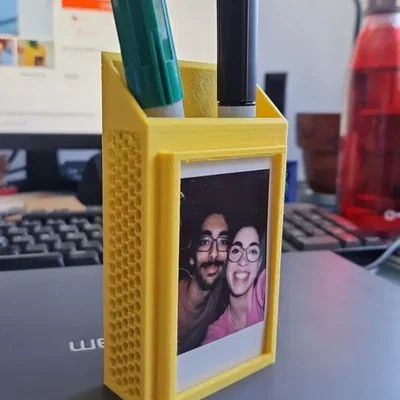 Whiteboard Memories (Instax) và Giá Đỡ Bút (Parametric)