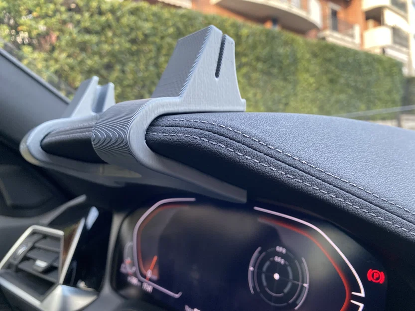 Kẹp iPhone 11 gắn taplo ô tô kiểu HUD - Image 1