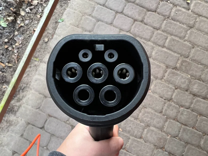 Giá treo đầu sạc xe điện Type 2 (EV) gắn tường - Image 3