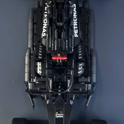 Giá treo tường cho Lego Technic Mercedes-AMG F1 W14 E (42171)