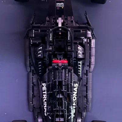 Giá treo tường cho Lego Technic Mercedes-AMG F1 W14 E (42171)