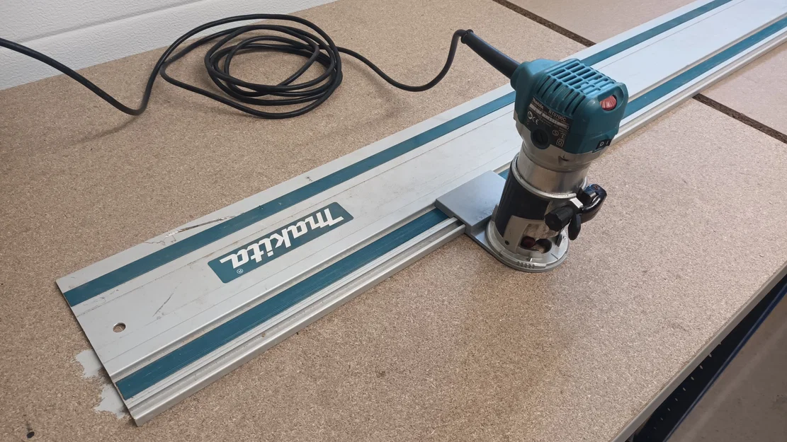 Adapter plate cho máy phay cầm tay Makita RT0700 để chạy trên thanh dẫn hướng Makita - Image 1