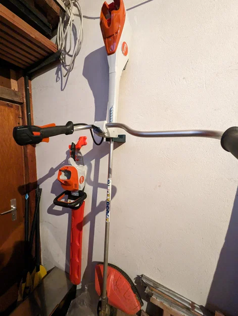 Giá treo tường 3D cho máy cắt cỏ Stihl FSA 135 cực gọn gàng - Image 1