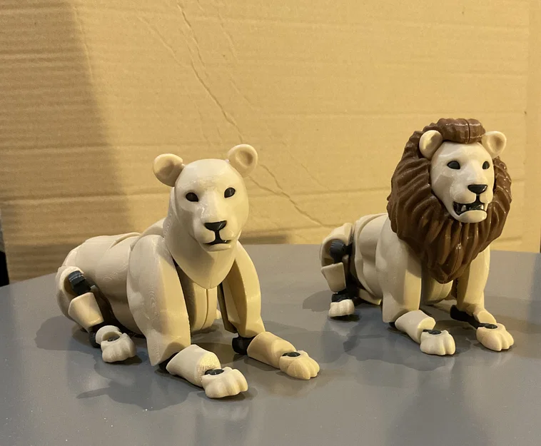 Đồ chơi sư tử tạo dáng (Lion Poseable Toy) - Image 1