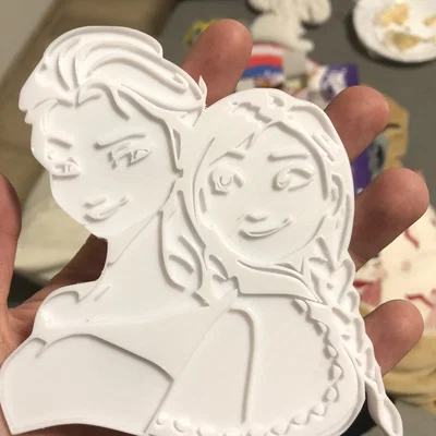 Magnet Elsa và Anna (Frozen) gắn tủ lạnh