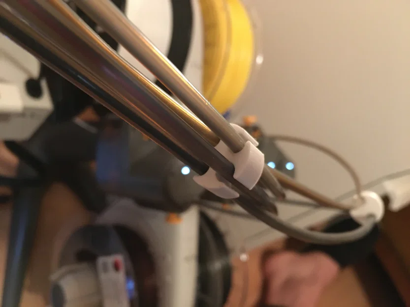 Kẹp giữ ống dẫn nhựa (filament tube holder) cho Bambu Lab A1 series - Image 1