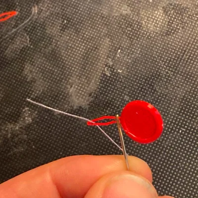 Dụng cụ xỏ chỉ kim (Needle threader)