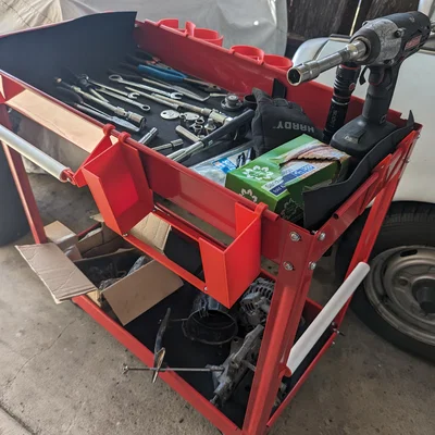 Phụ kiện xe đẩy dụng cụ Harbor Freight: găng tay, khăn giấy, thùng rác, ly/bình
