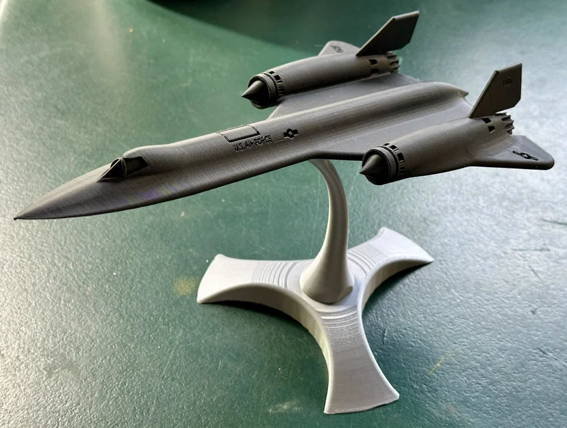 Mô hình SR-71 Blackbird siêu đẹp với đế trưng bày cải tiến - Image 1