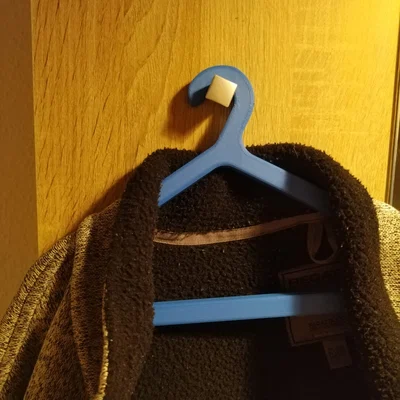 Móc Treo Áo (Coat Hanger)