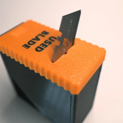 Hộp tiêu hủy lưỡi dao (Blade Disposal)