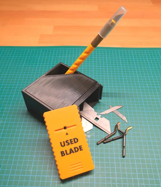Hộp tiêu hủy lưỡi dao (Blade Disposal) - Image 10